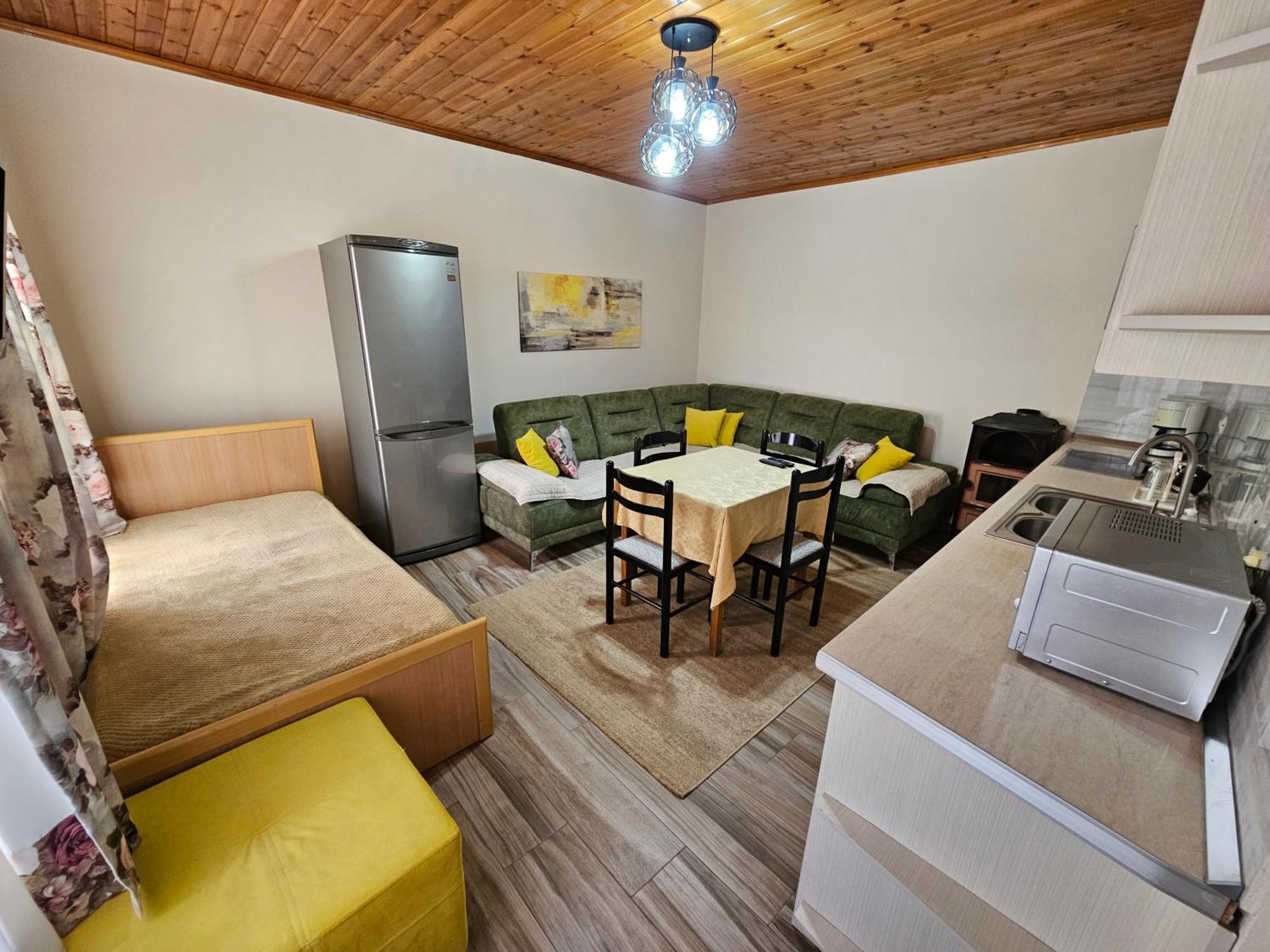 Apartment Koka Berat Exteriör bild